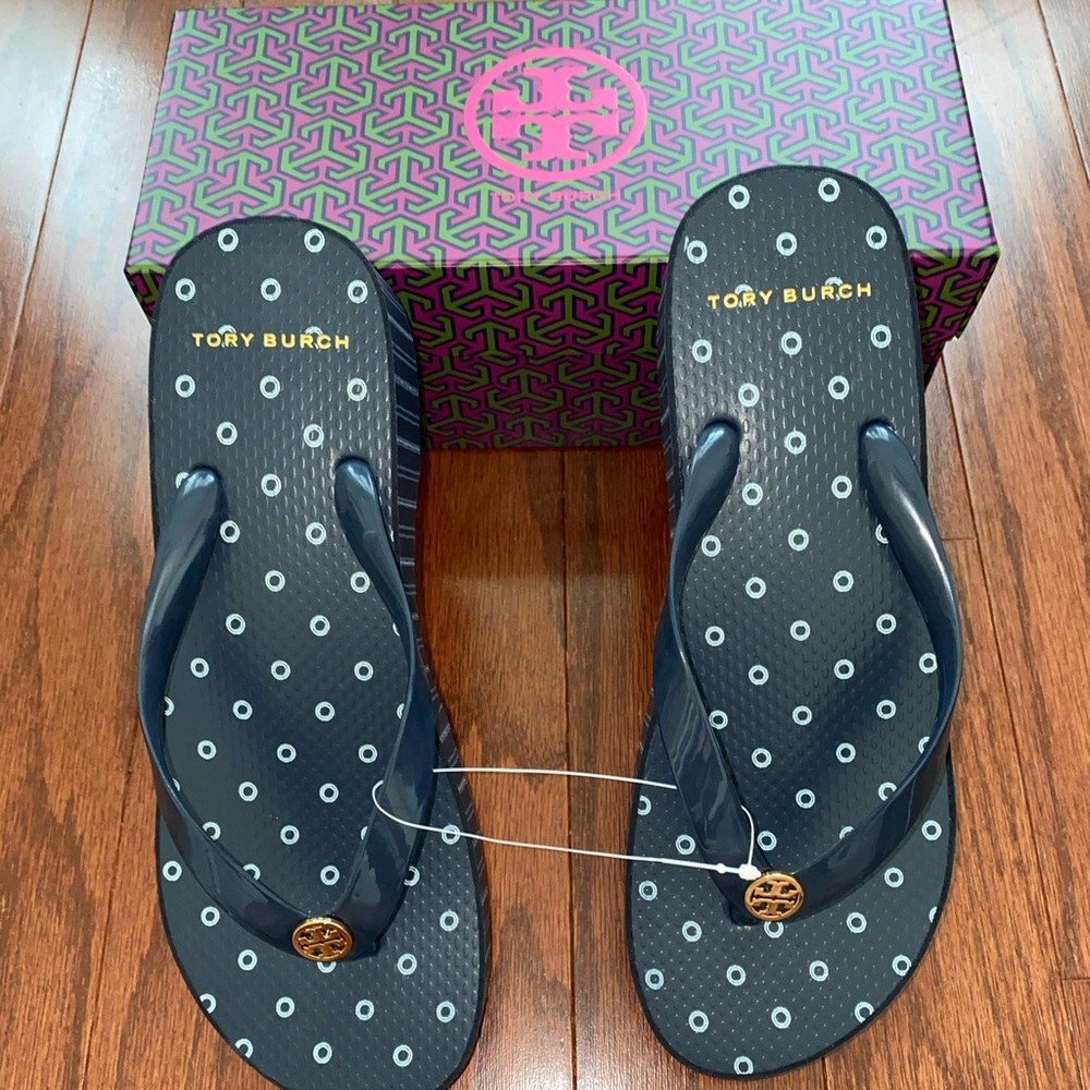NWT Tory Burch Printed Wedge Thong Sandals - Picture 1 of 9